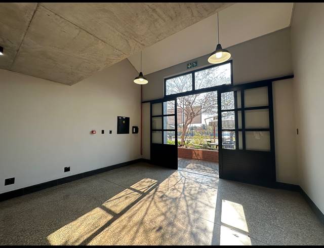 61M² OFFICE TO LET IN ROOIHUISKRAAL NORTH